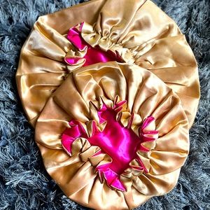 Beautiful mommy and me bonnet set!!🥰